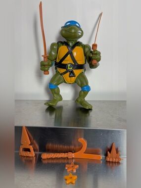 Vintage 1988 TMNT Leonardo Action Figure Complete Playmates